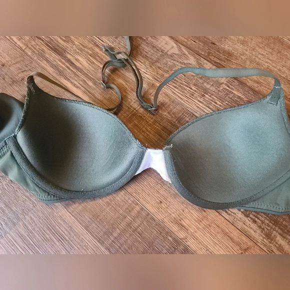 Victoria's Secret Green Tee Shirt Bra - Picture 9 of 9